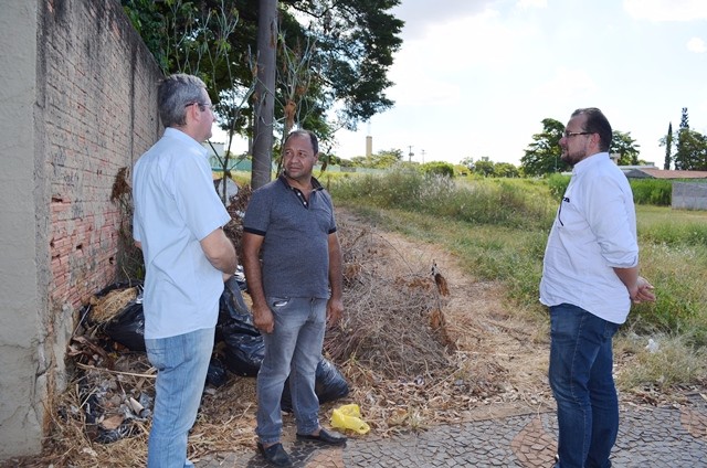 2017111_FOTO- Recentemente Poneis vistoriou a área ao lado do chefe de Gabinete, André Faganello e o assessor do deputado Estadual Cauê Macris, Danilo Godoy